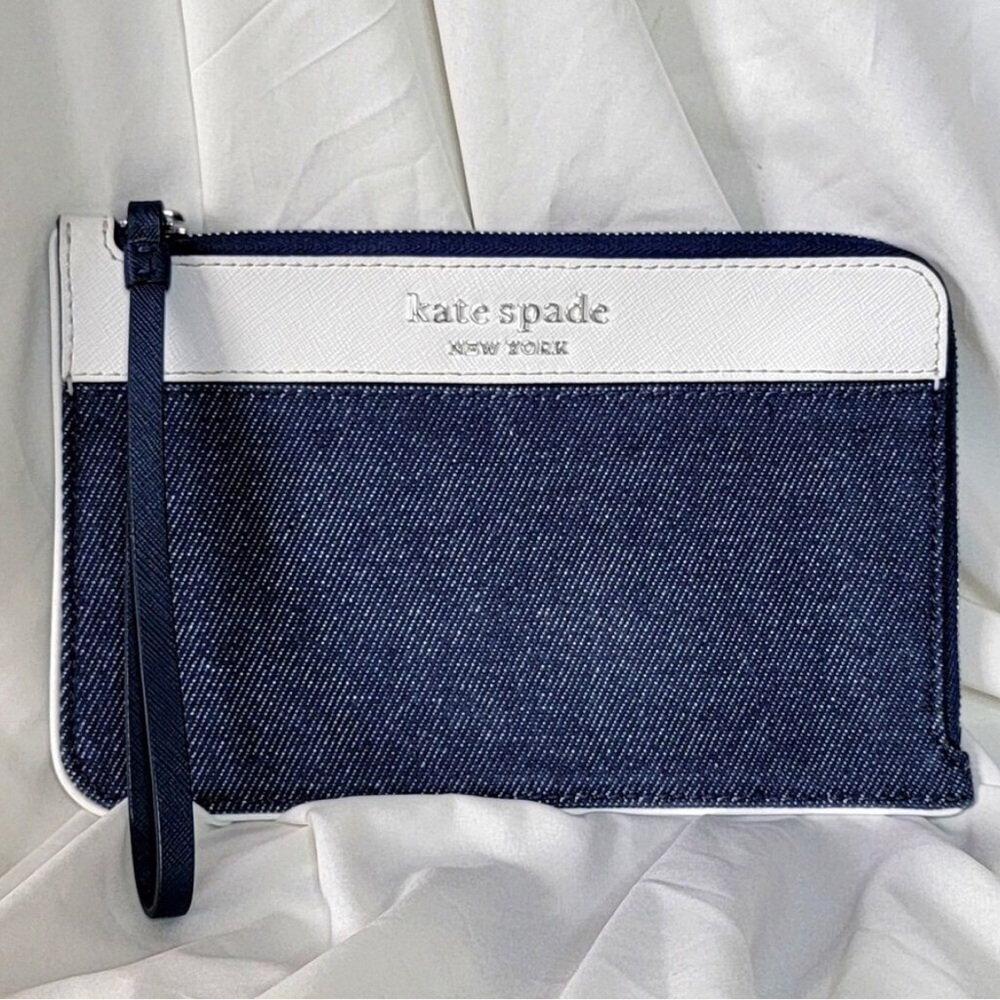 💙 Kate Spade Denim and White Wristlet